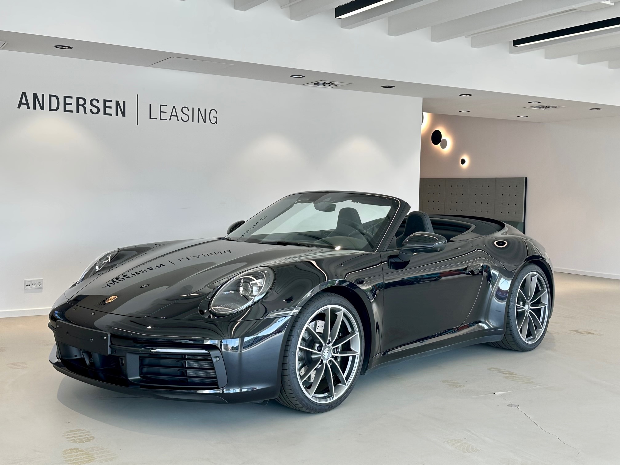 Porsche 992 Carrera 4S Cabriolet skråt forfra